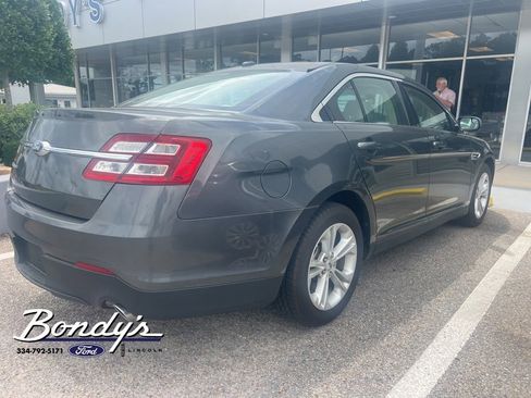 Used 2019 Ford Taurus SE FWD image 4