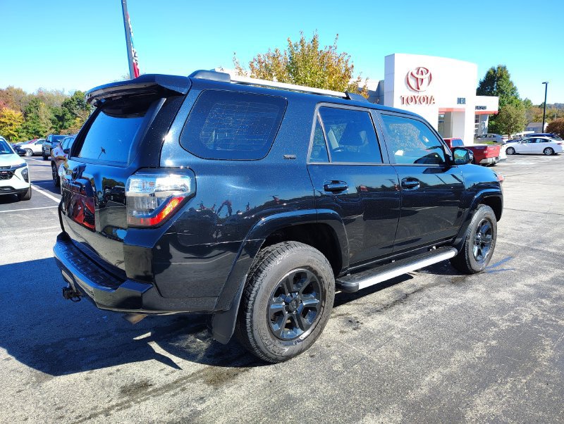 Used 2024 Toyota 4Runner SR5 Premium w/ Moonroof Package AWD/4WD image 4