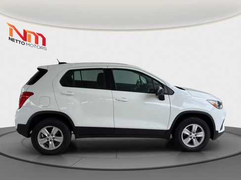 Used 2018 Chevrolet Trax LS AWD/4WD image 6