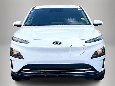 Used 2023 Hyundai Kona SE image 4