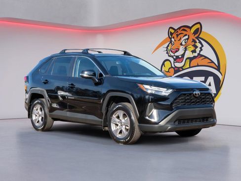 Used 2025 Toyota RAV4 XLE image 3
