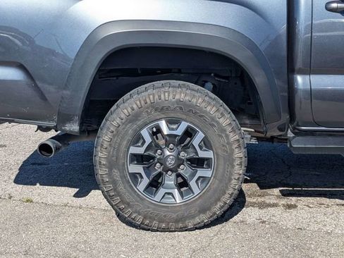 Used 2022 Toyota Tacoma TRD Off-Road w/ Technology Package RWD image 10