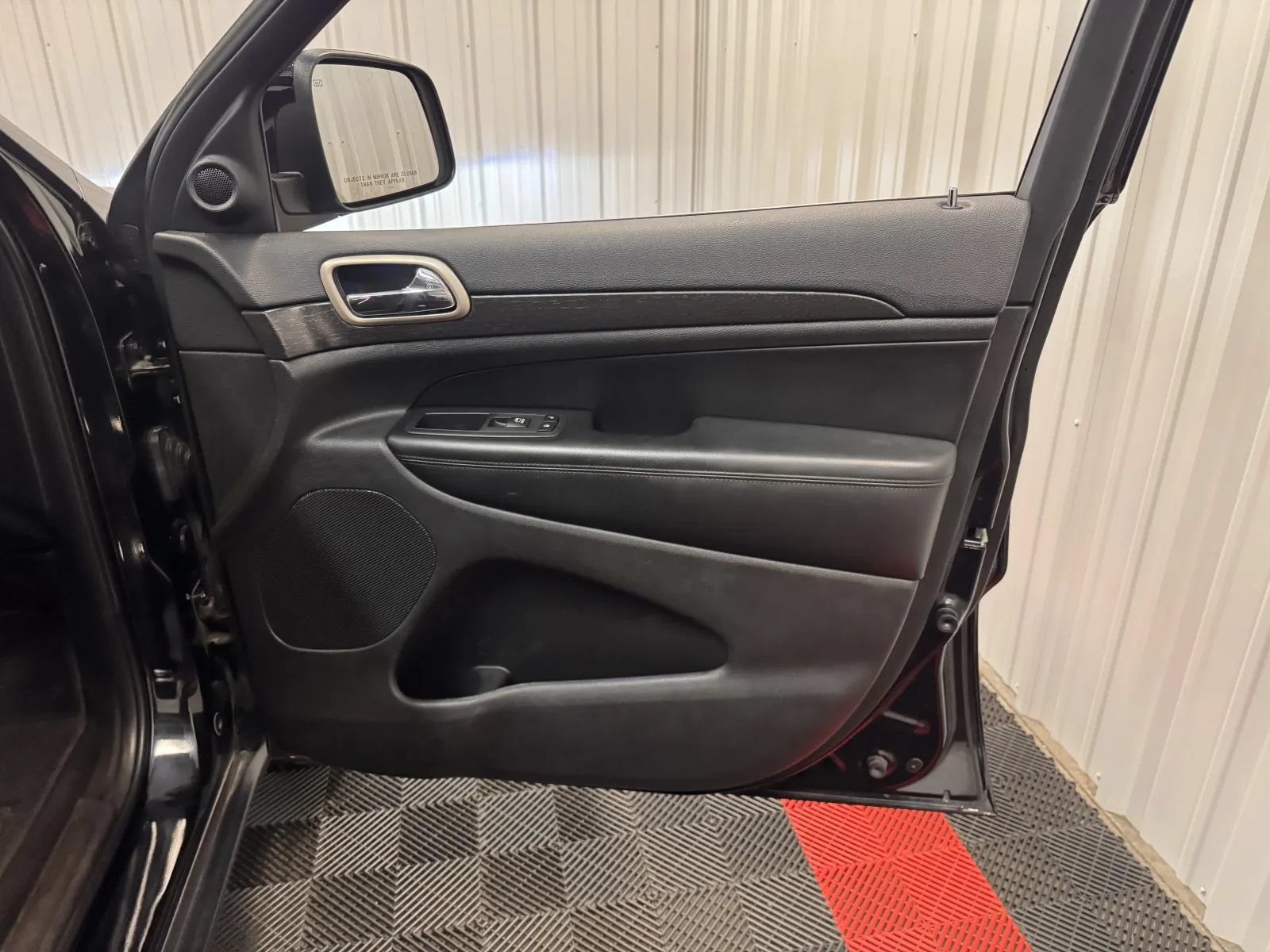 Used 2017 Jeep Grand Cherokee Laredo w/ Quick Order Package 23E AWD/4WD image 40