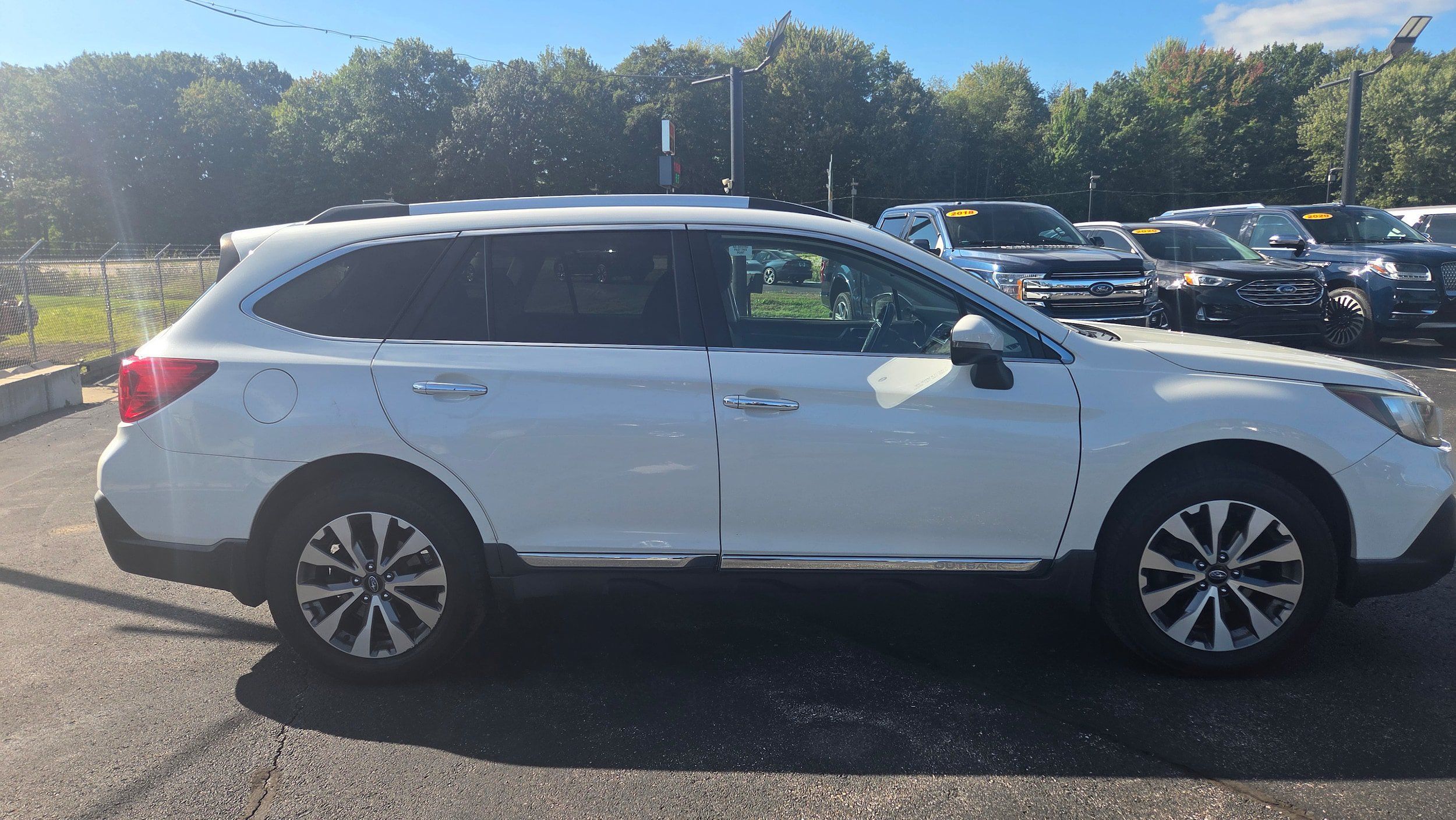 Used 2019 Subaru Outback 3.6R Touring AWD/4WD image 6