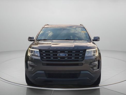 Certified 2017 Ford Explorer XLT w/ Equipment Group 202A FWD image 37