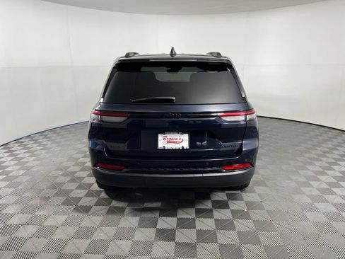 Used 2023 Jeep Grand Cherokee Limited w/ Black Appearance Package AWD/4WD image 5