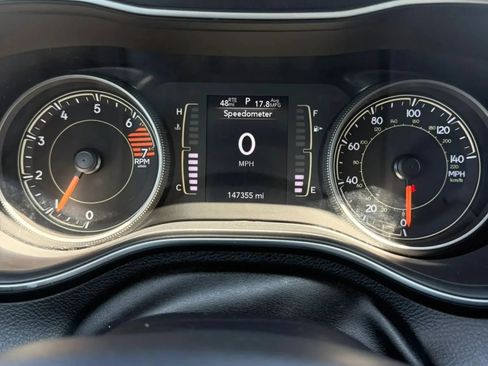 Used 2019 Jeep Cherokee Latitude Plus w/ Cold Weather Group AWD/4WD image 20