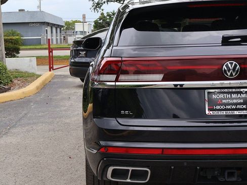 Used 2024 Volkswagen Atlas Cross Sport SEL Premium R-Line AWD/4WD image 19