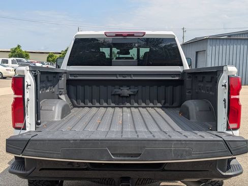 Used 2025 Chevrolet Silverado 2500 LT w/ Trail Boss Package AWD/4WD image 9