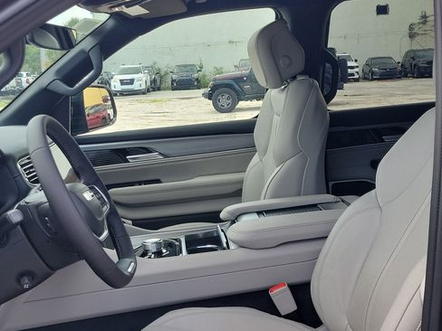 New 2026 Jeep Grand Wagoneer 4WD image 19