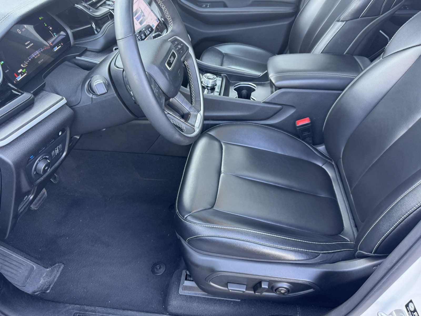 Used 2024 Jeep Grand Cherokee Limited 4xe AWD/4WD image 8
