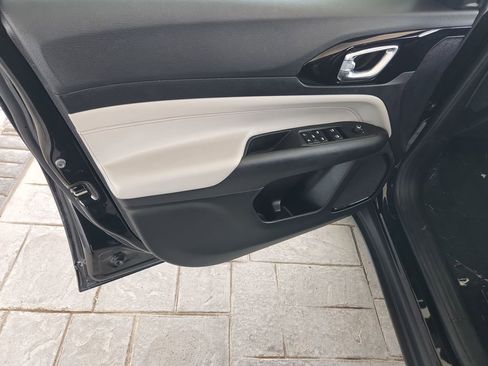 Used 2022 Jeep Compass Limited image 27