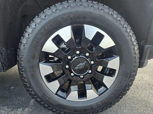 Used 2020 Chevrolet Silverado 2500 Custom w/ Custom Value Package AWD/4WD image 10