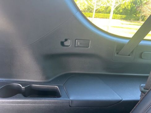 Used 2021 Chevrolet Suburban High Country image 41