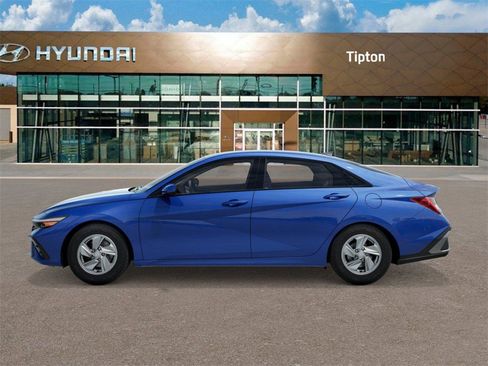 New 2026 Hyundai Elantra SE image 3