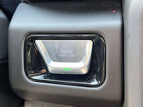 Used 2025 GMC Yukon XL Denali image 29