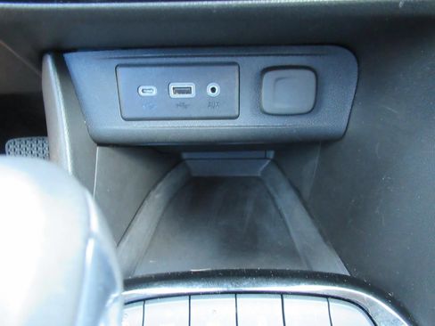Used 2023 Buick Encore GX Select w/ Sport Touring Package AWD/4WD image 27