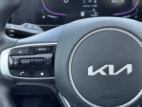 Used 2025 Kia Sportage LX FWD image 24