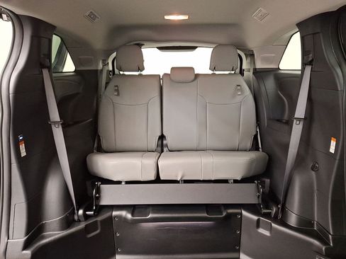 Used 2025 Toyota Sienna XLE w/ XLE Plus Package FWD image 16