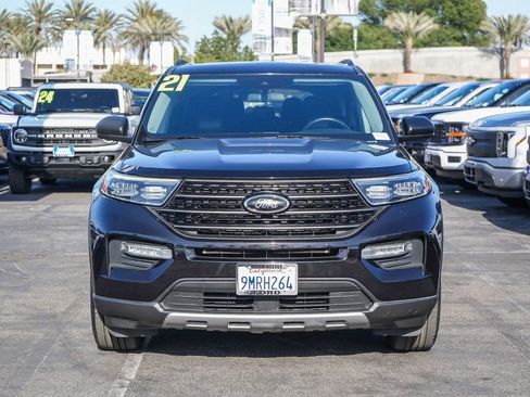 Used 2021 Ford Explorer XLT w/ Equipment Group 202A AWD/4WD image 2