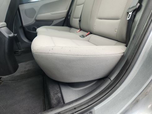 Used 2019 Hyundai Elantra SE FWD image 26