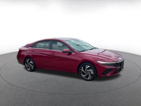 Used 2025 Hyundai Elantra Limited FWD image 2