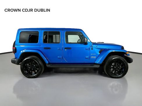 Used 2022 Jeep Wrangler Unlimited Sahara w/ Cold Weather Group AWD/4WD image 4