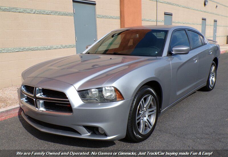 Used 2014 Dodge Charger SXT RWD image 3