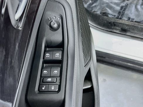 Used 2023 Jeep Grand Cherokee Laredo AWD/4WD image 17