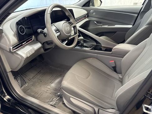 Used 2025 Hyundai Elantra SEL FWD image 12