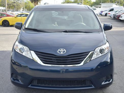 Used 2012 Toyota Sienna LE image 3