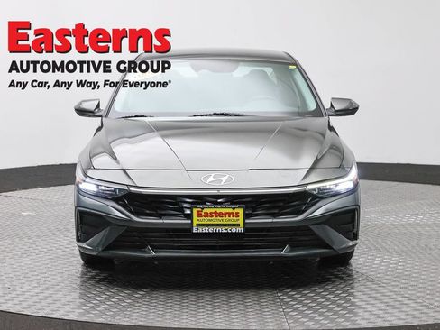 Used 2024 Hyundai Elantra SEL FWD image 2