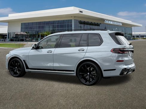 Certified 2025 BMW X7 xDrive40i w/ M Sport Package AWD/4WD image 8