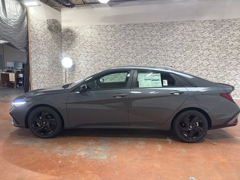New 2026 Hyundai Elantra SEL Sport FWD image 4