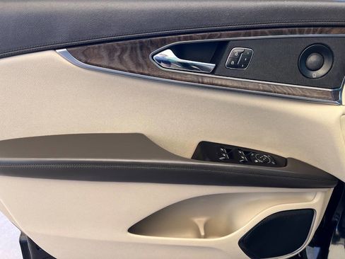 Used 2019 Lincoln Nautilus Reserve image 10