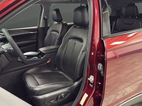 Used 2023 Jeep Grand Cherokee L Limited AWD/4WD image 9