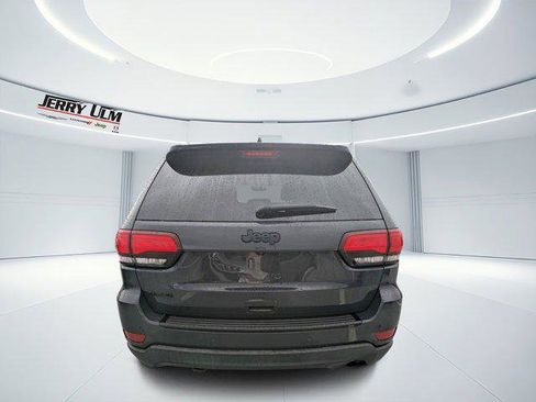 Certified 2018 Jeep Grand Cherokee Laredo image 4