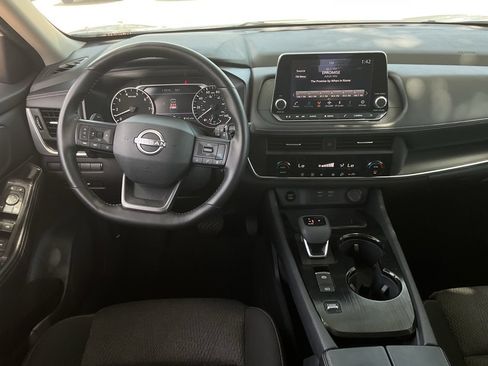 Used 2025 Nissan Rogue SV FWD image 11
