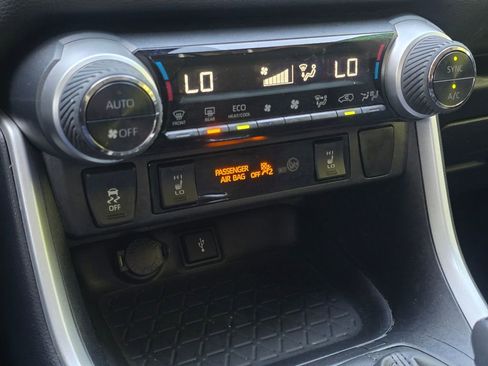 Used 2021 Toyota RAV4 XLE Premium AWD/4WD image 38