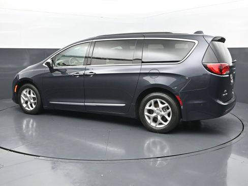 Used 2019 Chrysler Pacifica Touring-L Plus w/ Advanced Safetytec Group FWD image 3