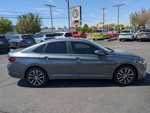 New 2025 Volkswagen Jetta SE image 4