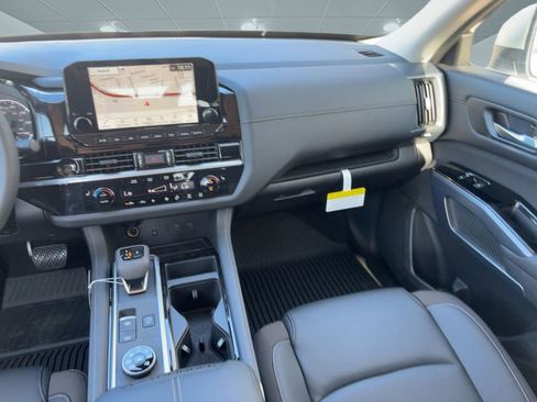 New 2025 Nissan Pathfinder SL image 27