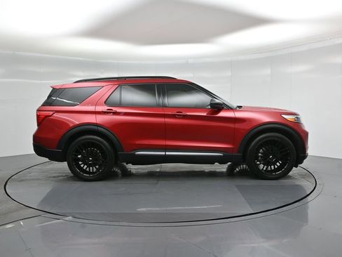 Used 2024 Ford Explorer XLT image 27