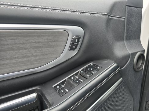 Used 2025 Ford Expedition Platinum image 19