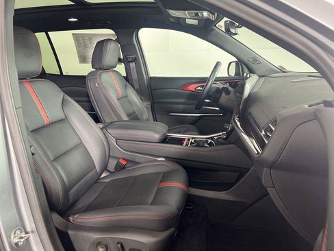 Used 2024 Chevrolet Traverse RS FWD image 15