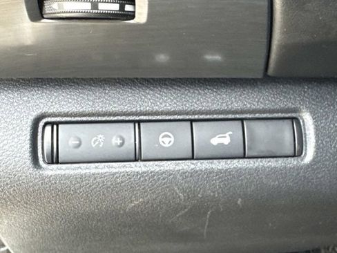 Used 2023 Nissan Pathfinder SL w/ Lighting Package (N92) FWD image 35