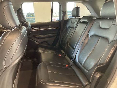 Used 2023 Jeep Grand Cherokee Limited image 27