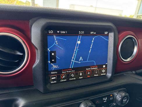 Used 2022 Jeep Wrangler Unlimited Rubicon w/ LED Lighting Group AWD/4WD image 25