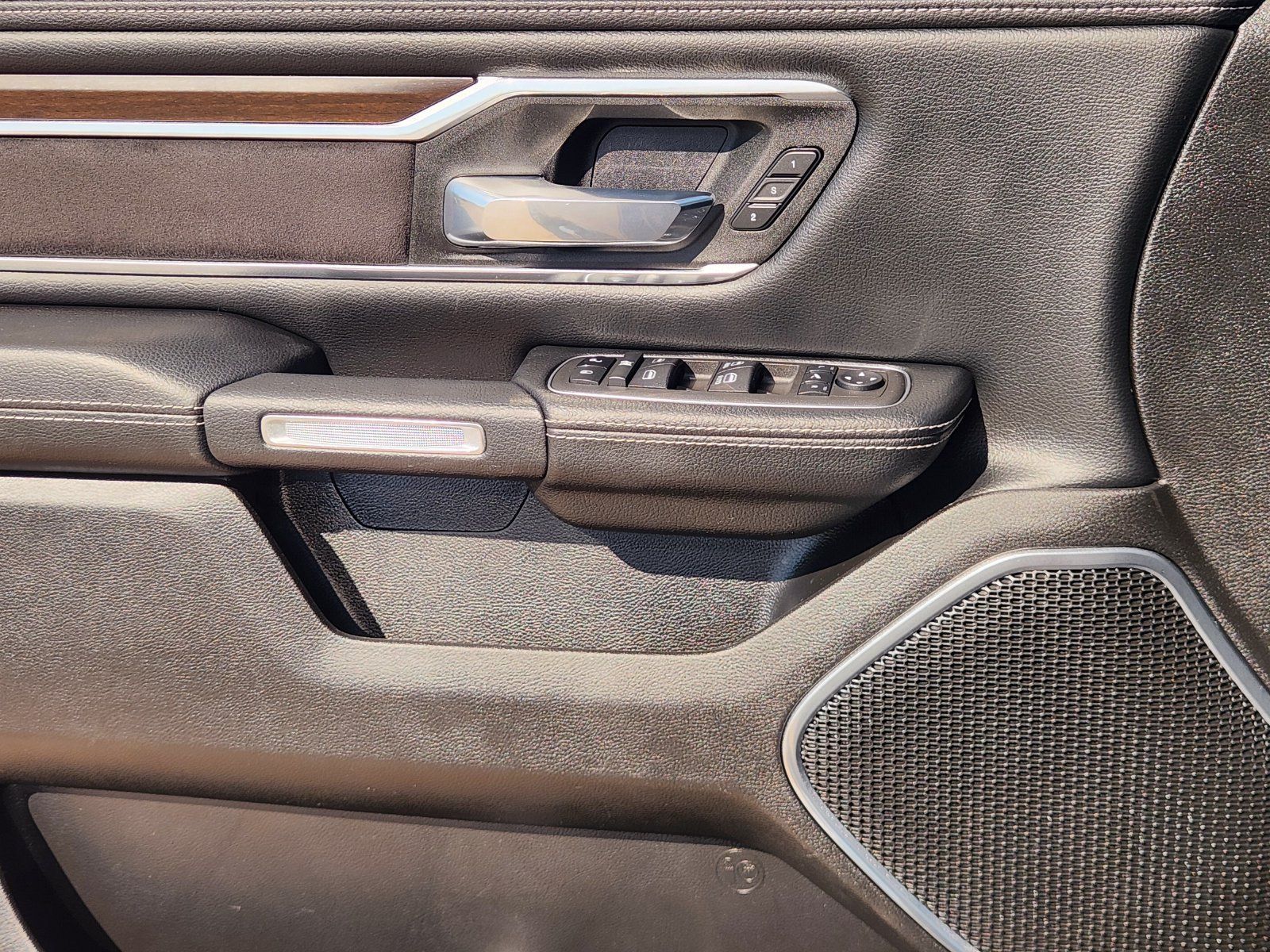 Used 2022 RAM 1500 Laramie AWD/4WD image 23