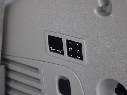 Used 2018 Cadillac Escalade Premium Luxury image 23